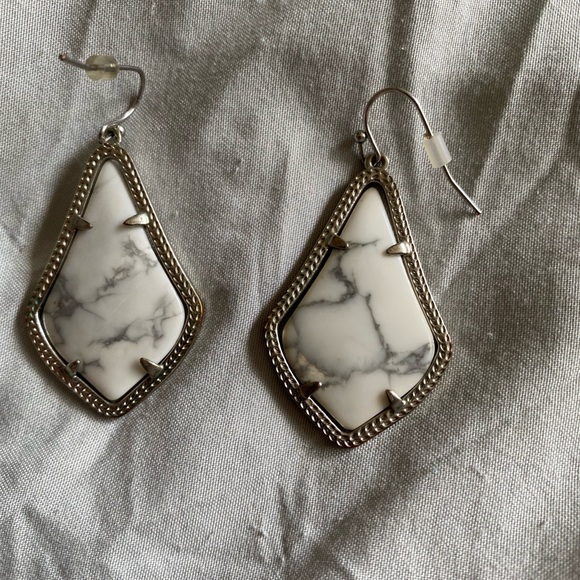 Vintage White Howlite Kendra Scott drop Necklace and Alex Earrings - Picture 2 of 5